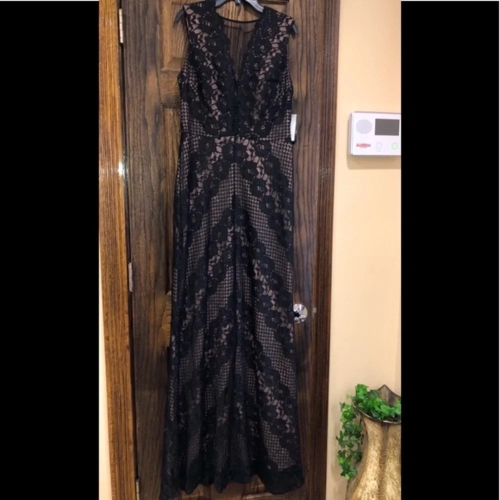 Women’s Formal Evening Dress Size 10 NEW Black Nude Prom Gown NIGHTWAY NEW - Picture 2 of 8